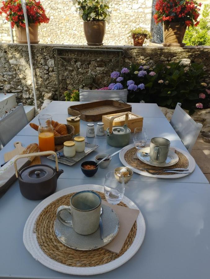 Bed and Breakfast Chez Les Filles Dions Exterior foto